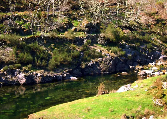 Casa Do Faqueiro De Casas Brioso * Outeiro (Tras-Os-Montes)