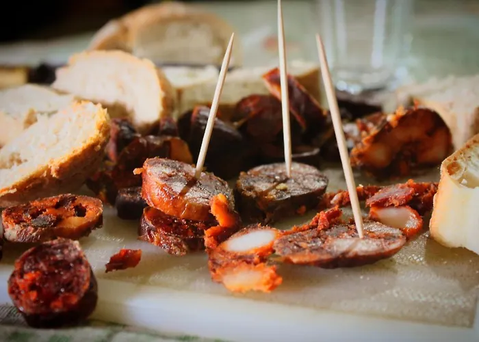 Casa Do Faqueiro De Casas Brioso * Outeiro (Tras-Os-Montes)