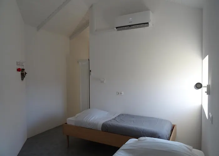 Casa Do Faqueiro De Casas Brioso * Outeiro (Tras-Os-Montes)